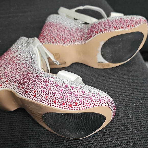 Chic Cream and Red Wedge Sandals